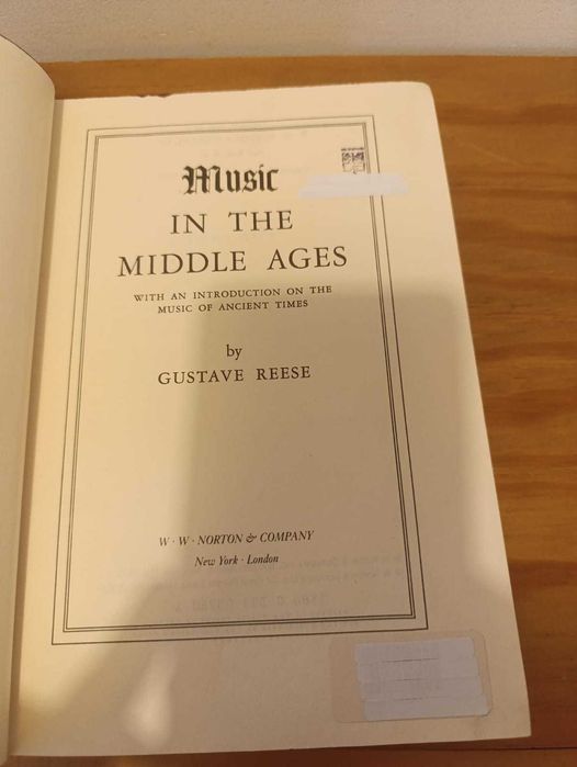 Music in The Middle Ages - Reese