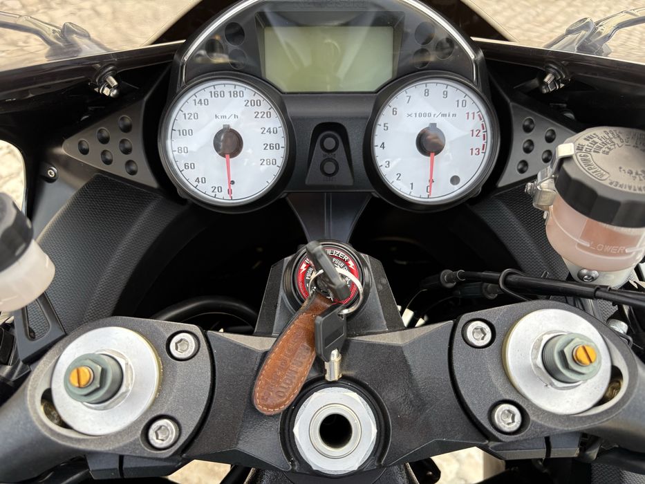 Kawasaki ZZR 1400 imaculada
