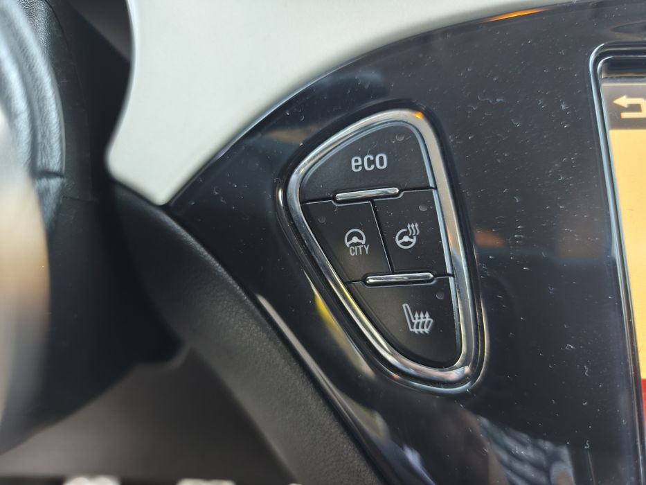 Opel Adan, 1.4 gasolina, com excelente aspecto em tudo
