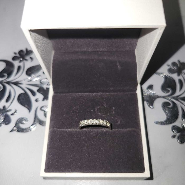 Продам изделие -  дорожку с циркониями