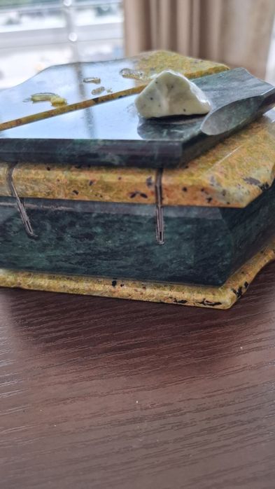 Шкатулка из камня