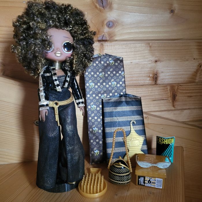 Lalka LOL Suprise Royal Bee