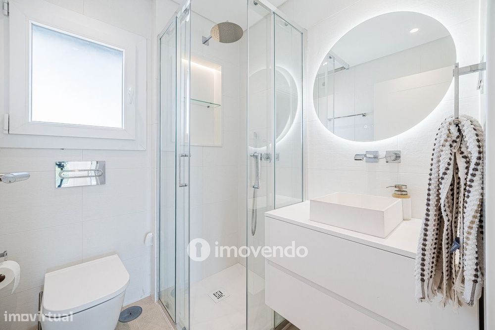 Moradia T3+1 moderna, com garagem e áreas amplas, em Alcochete