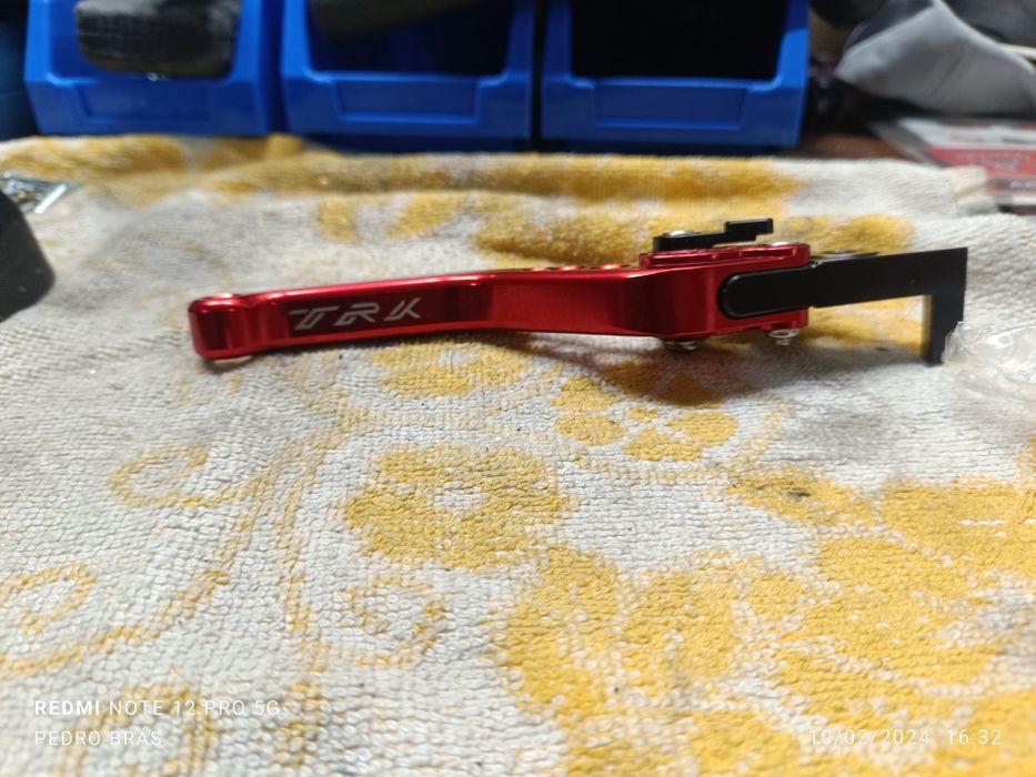 Manetes  ajustáveis travão e embreagem