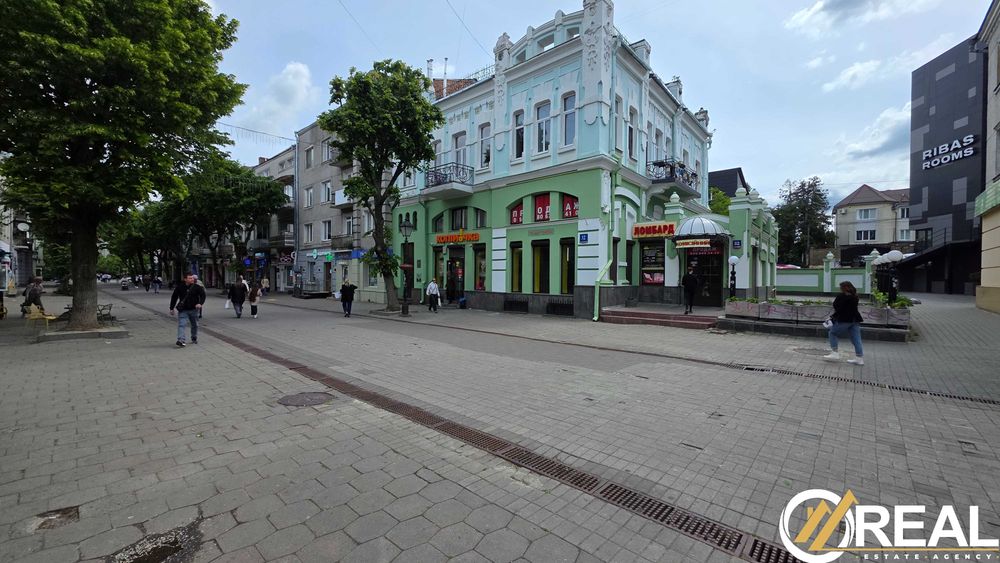 Продаж унікального торгового приміщення в центрі Луцька(вул.Л.Українки 32)