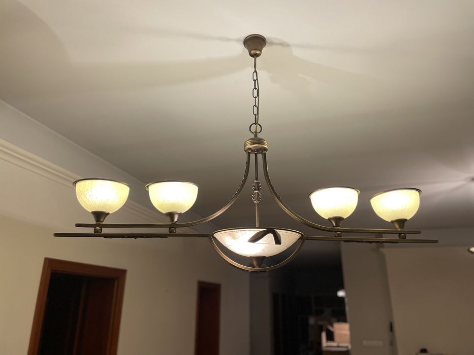 Żyrandol i lampa mosiężna - komplet w klasycznym stylu