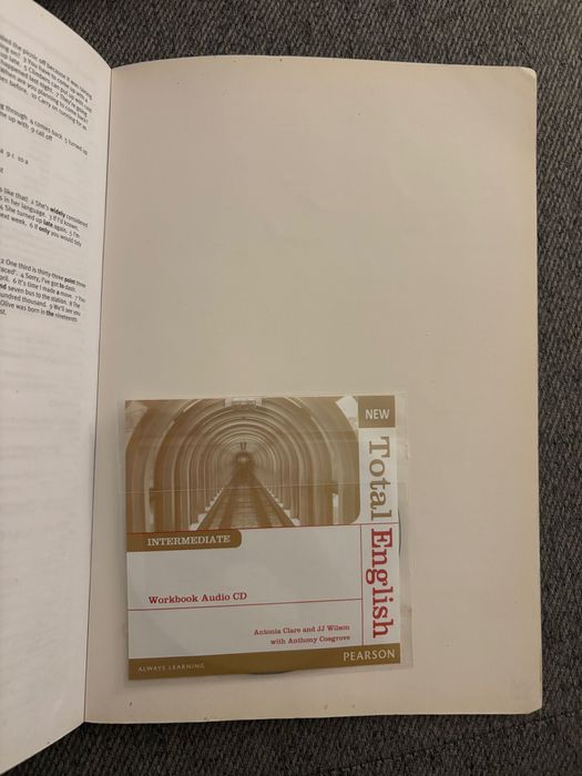 Manuais de Inglês do Cambridge School - New Total English Intermediate