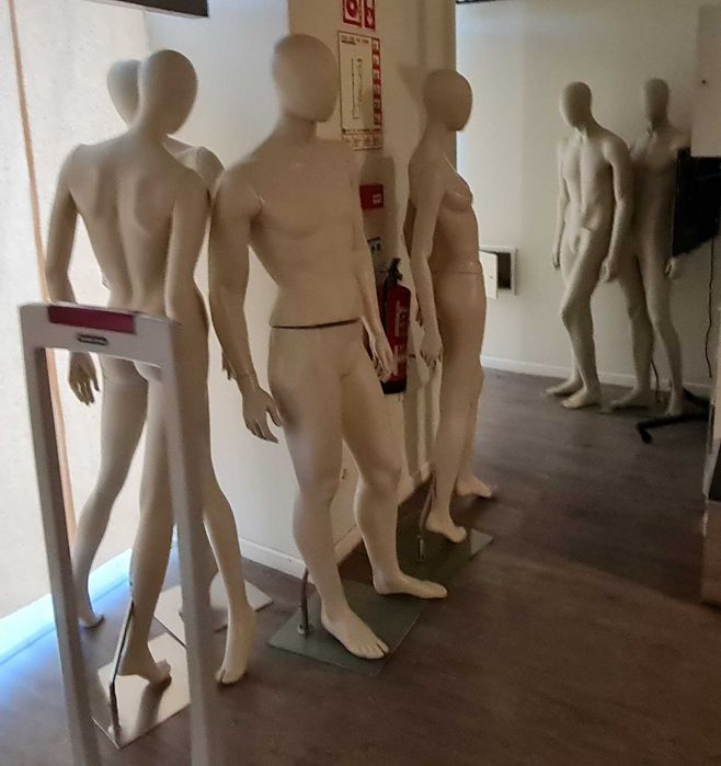 Mobiliário Completo para Loja de Roupa / Comércio