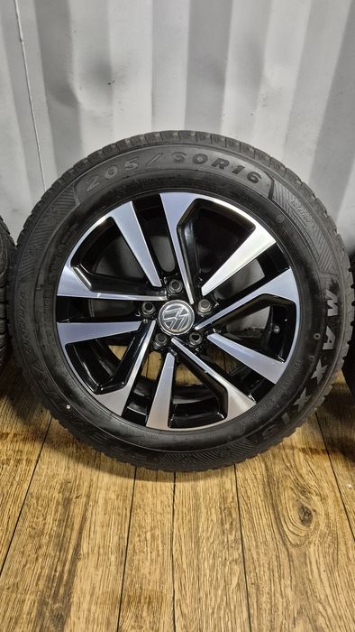 Felgi Koła OEM VW "Dublin" 16" 5x112 z oponami 205/60 R16 Golf 8 7 6 Touran Caddy