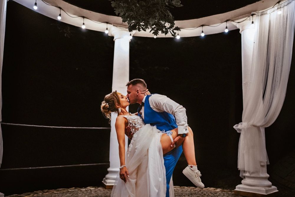 Suknia ślubna Acacia Madioni z trenem xxs xs