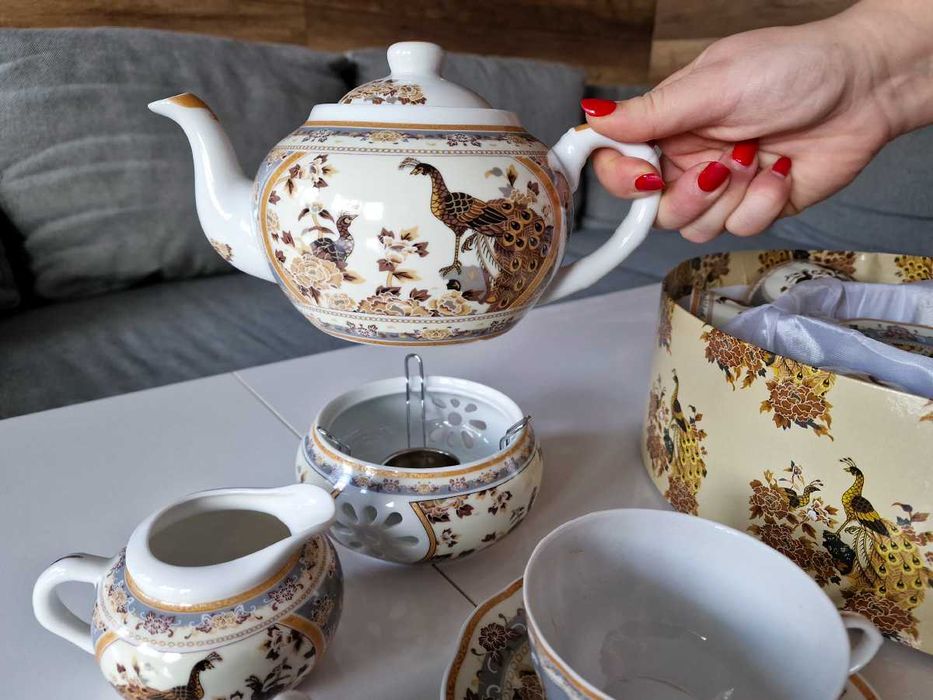 Piękny zestaw do herbaty lub kawy porcelanowy, 16 elementów