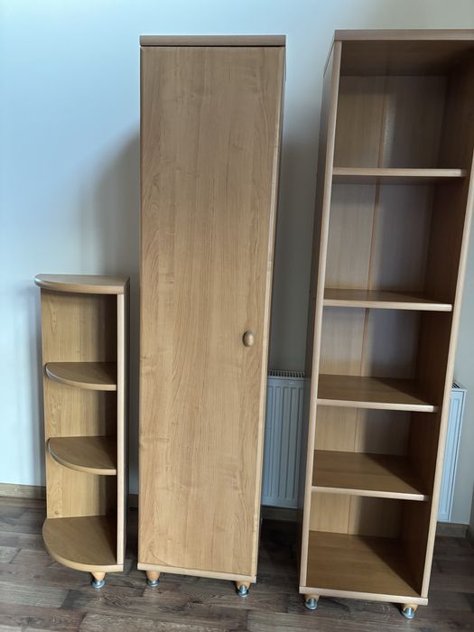 Szafa narożna z regałami