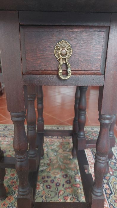 Mesa apoio mogno com 2 gavetas