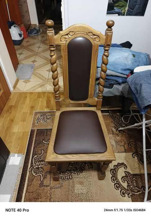 Krzesło dębowe rzeźbione