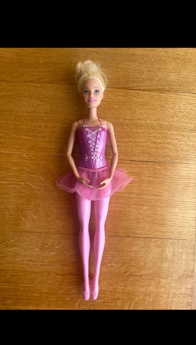Лялька Барбі балерина