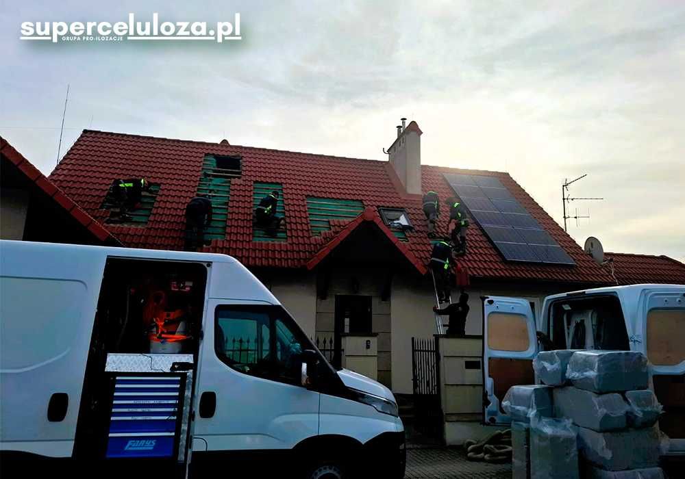 Izolacja celulozą | Naprawa dachu po kunie | KUNY | UBEZPIECZENIE