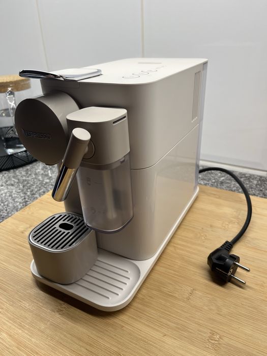 Nespresso Lattissima One De’Longhi Branca | A FUNCIONAR 100% | 99€