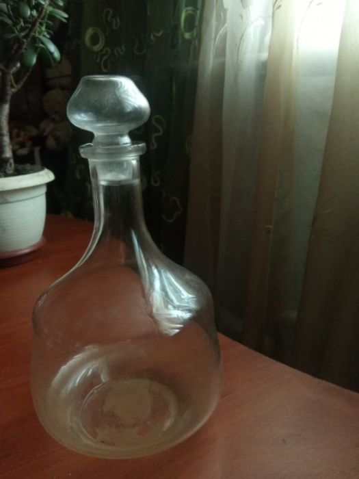 Стеклянный графин .Времён СССР.