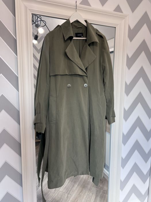 Жіночий тренч reserved