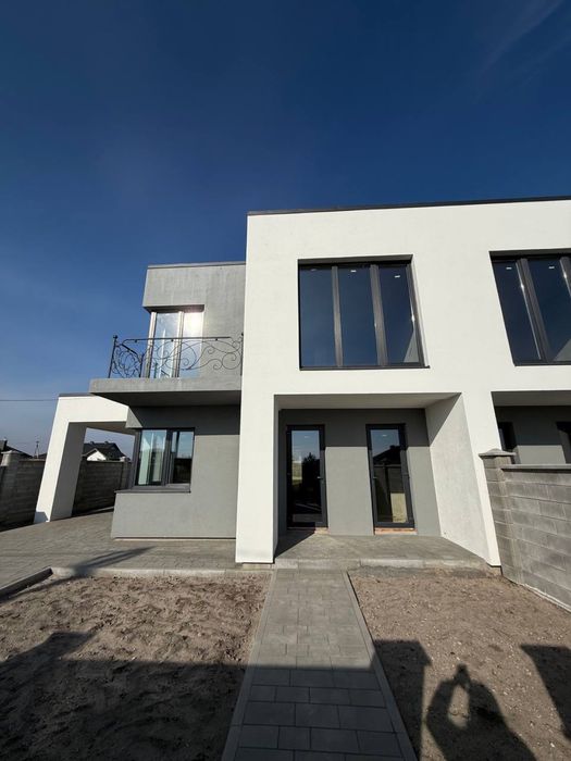 Продаж будинку -двояна