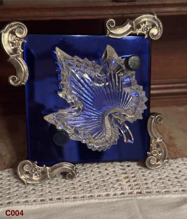 Peça de decoração com cantos em prata