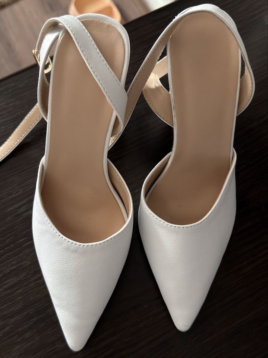 Туфли белые 35 размер