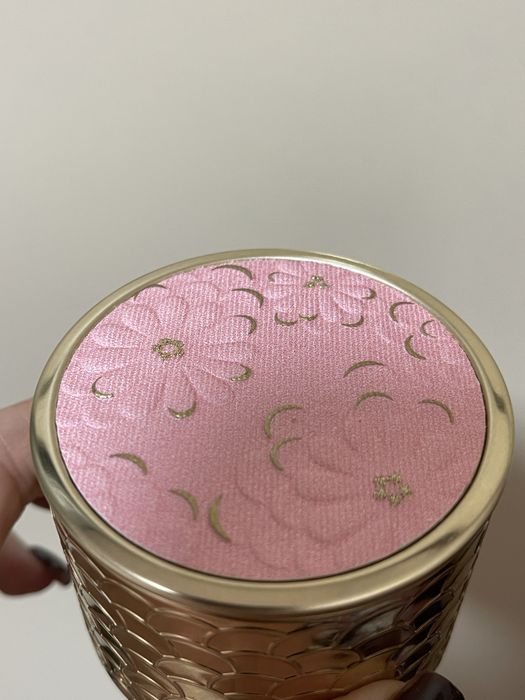GUERLAIN.Météorites Blooming Glow Light Revealing Pearls of Powder
