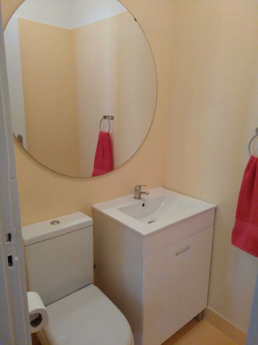 Arrenda-se QUARTO individual em CARCAVELOS
