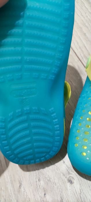 Krokus Sandały klapki gumowe na plażę rozmiar 28