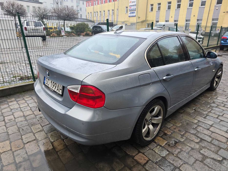 Samochód BMW E90 325i