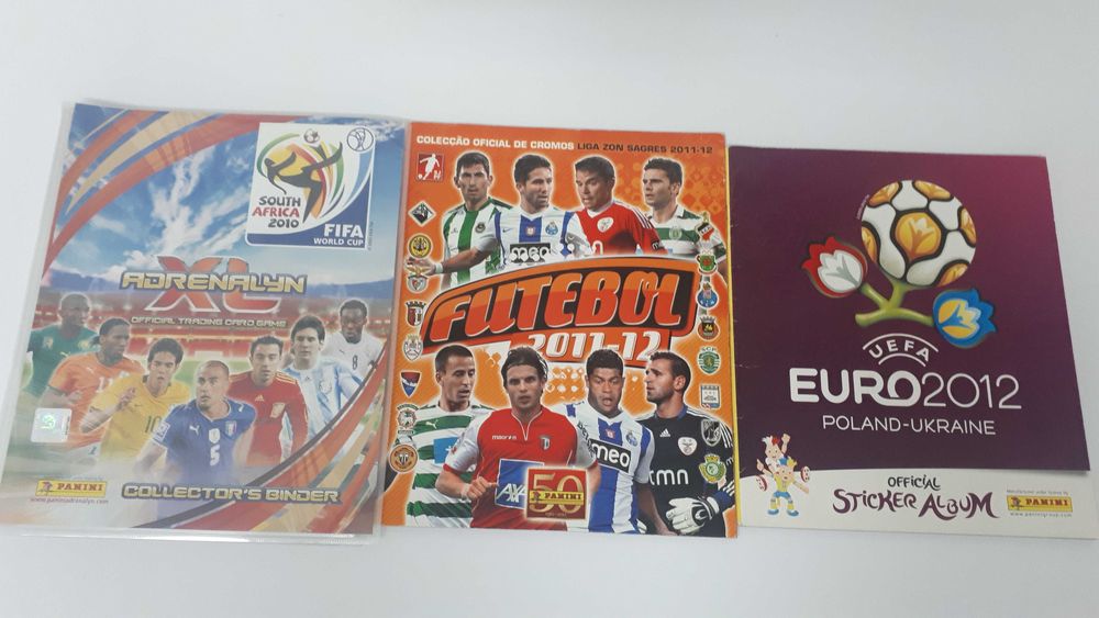 Cadernetas de cromos de futebol incompletas 3