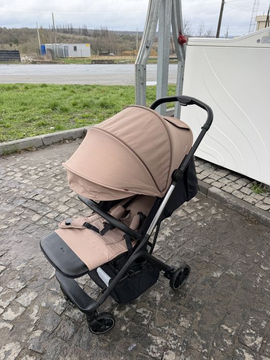 Продам прогулянкову коляску Carrello Nova