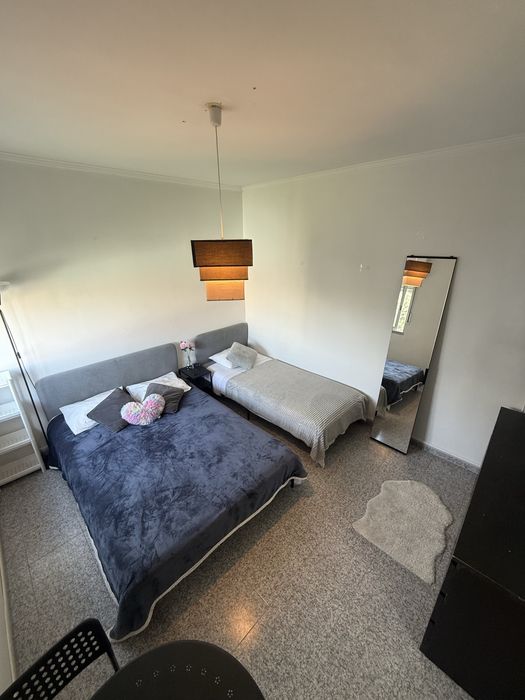 Quarto disponivel mobiliado no centro da Moita p casal c filho ou familiares