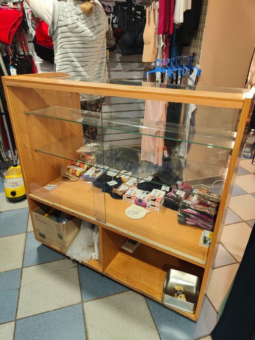 Продам вітрину  для демонстрації