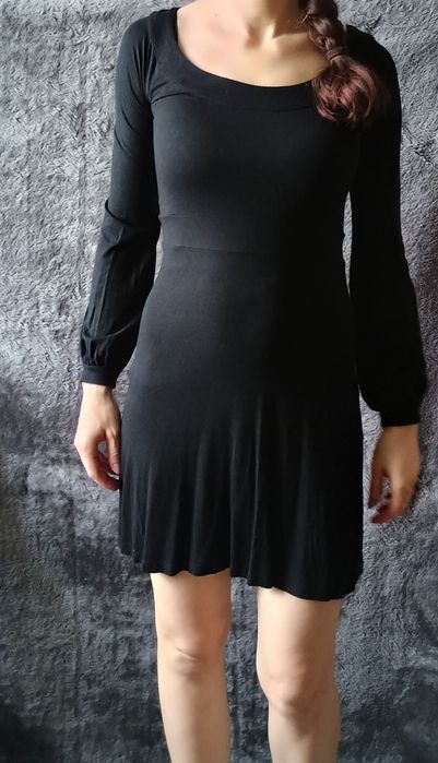 Sukienka z długim rękawem Gina Tricot