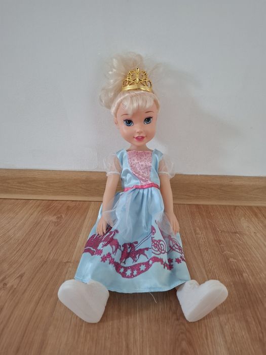Śpiewająca lalka 40 cm