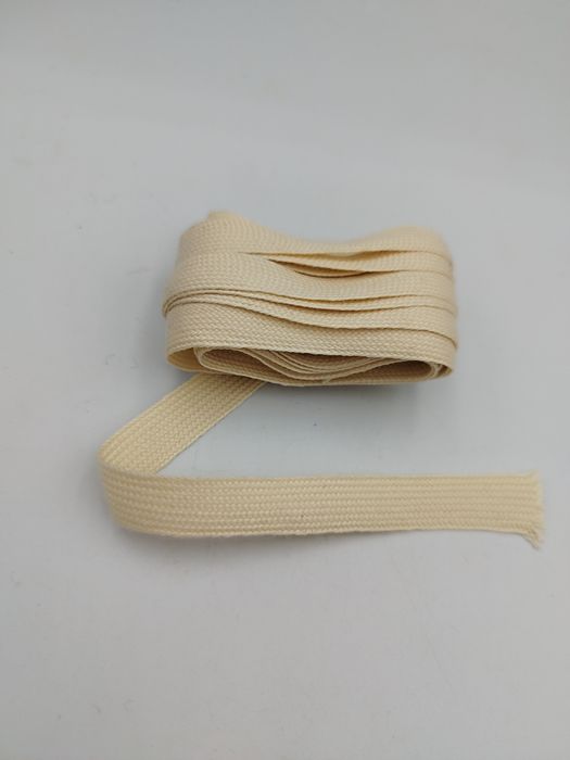 Tasiemka jasny beż, kupon 4 m.x 1 cm.