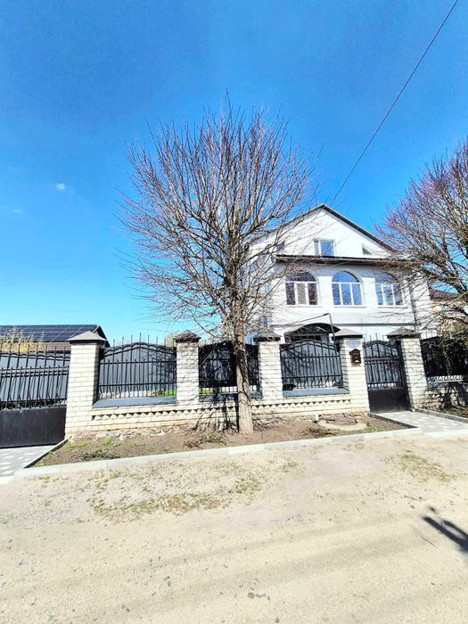 Продам гарний, доглянутий будинок для великої сім'ї+ 36 соток з/д.