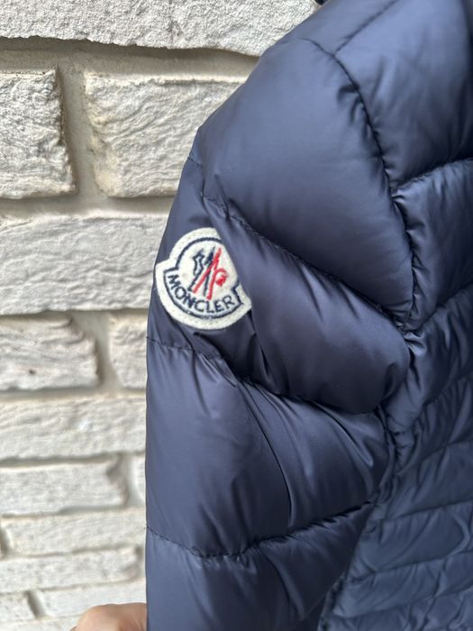Продам детский пуховик Moncler