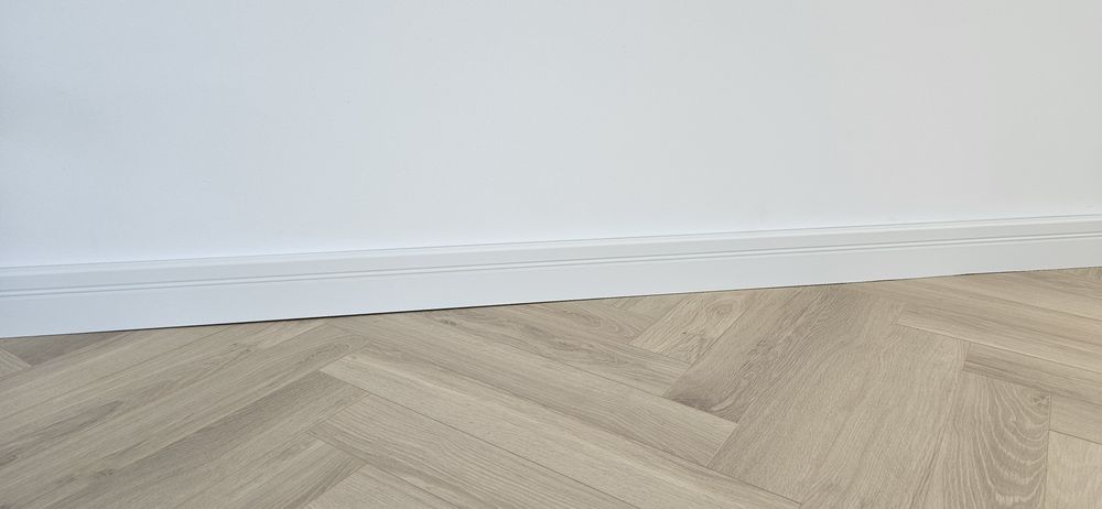 Listwa przypodłogowa MDF z frezem biała L8/2 8 cm - Prestige Decor