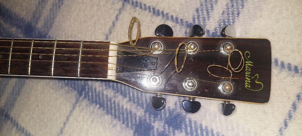 Violão com braço folk