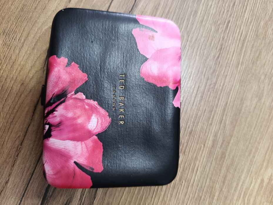 Ted Baker kosmetyczka akcesoria na pilnik kobieca kuferek