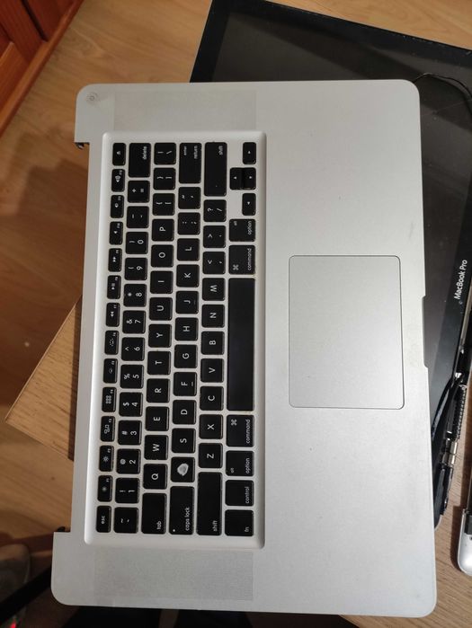 Várias peças de MacBook pro  15 polegadas posterior a 2008