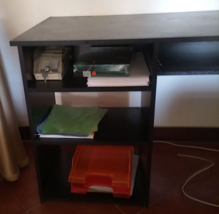 Secretaria em óptimo estado