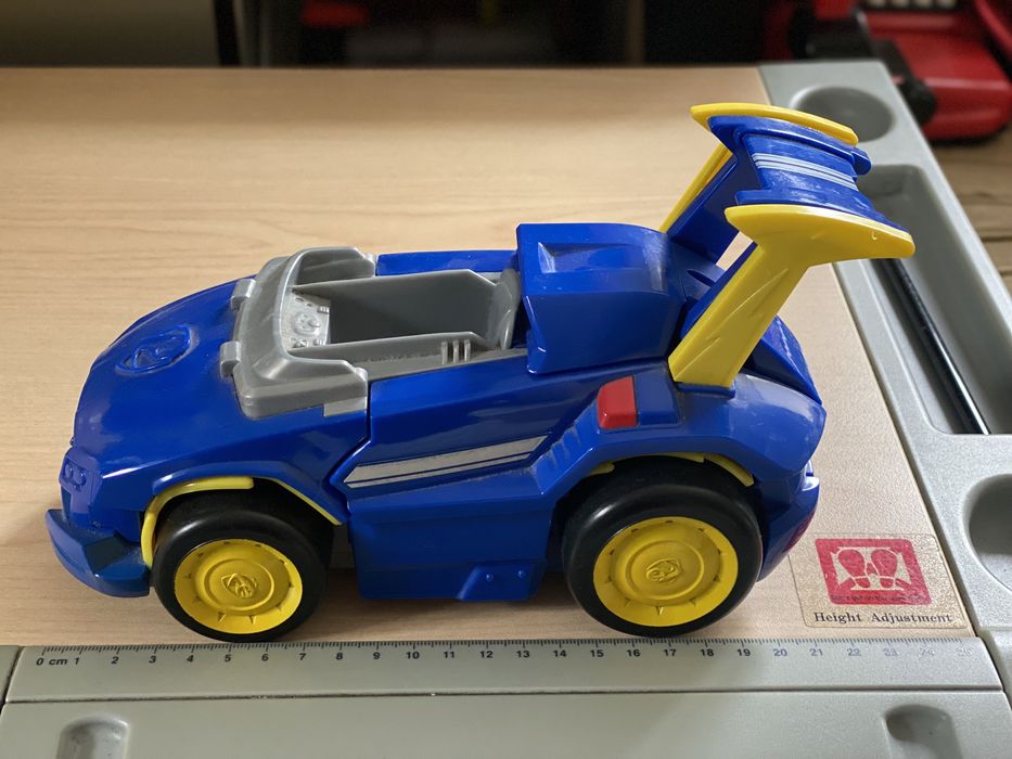 Гонщик із автомобілем (серія Мегащенки) Щенячий патруль