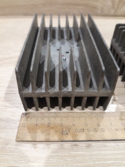 Радиатор аллюминевый . Предохранители с колодками