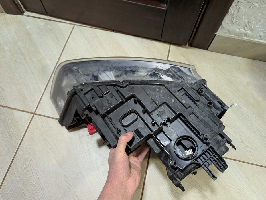 Фара ксенон левая Audi Q3 8U0941003B без блоков