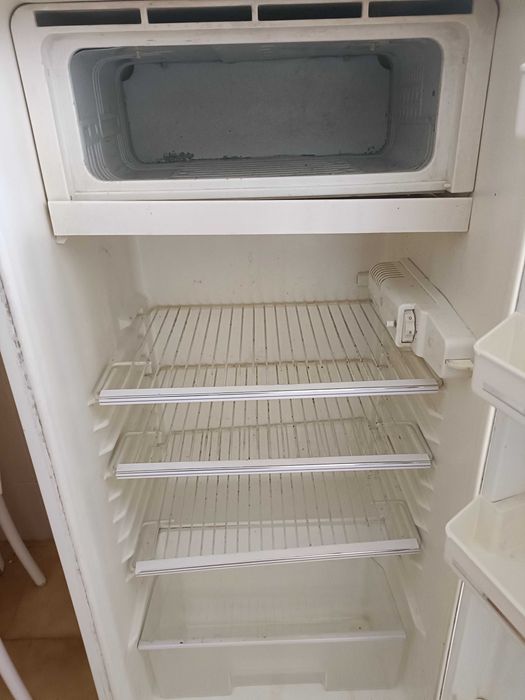 Máquina lavar roupa e frigorífico