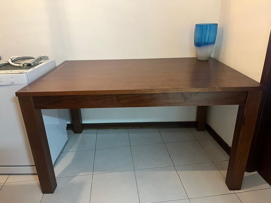Mesa de jantar em Madeira - extensivel