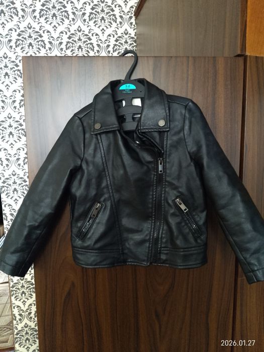 Куртка, спідничка і перчатки для дівчинки